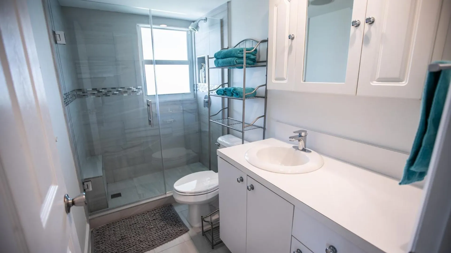 Enjoy Sunsets At Fully Equipped Condo At The Beach George Town